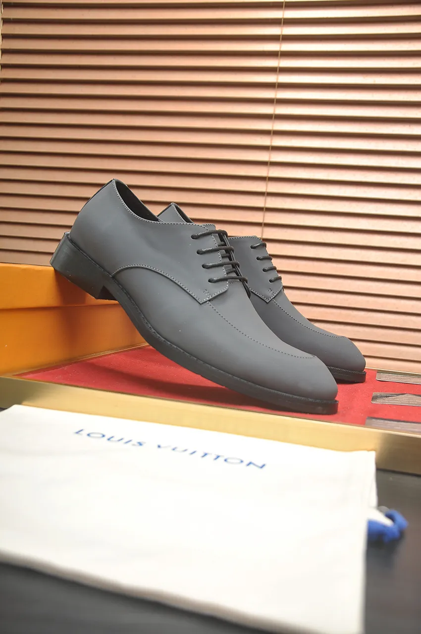 Men's men's shoes 💰500💶 [LV] (original single cowhide lining) 🍀LV's latest genuine leather business suit shoes are launched simultaneously on the official website. The first-layer cowhide imported from Italy is made of heavy gold, 💥official website 1:1 rubber outsole. Versatile to wear, high-end without losing class, and the color combination is extraordinary. This four-season style is alluring when worn on your feet, showing off your big-name flair. Standard code 38-45 (45 customized)